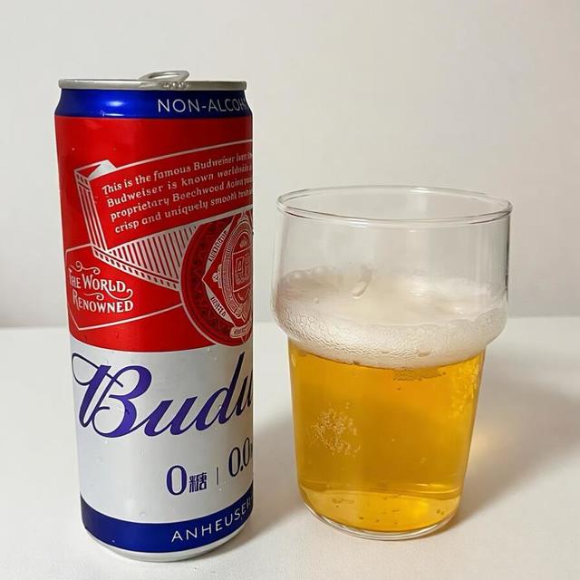国庆被交警点名辟谣的“无醇啤酒”：广告写0.0，背标写0.03，国标写0.5，这三个数才是买它前该看的