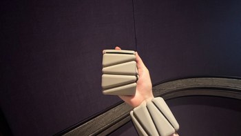 关晓彤带上热搜、成交暴增25倍：一对25到200元的负重手环，医生和海外长测把话说反了