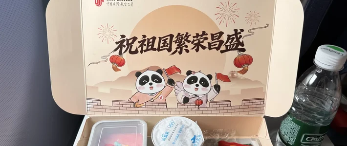 国航机票突然显示“无餐食”？先别慌囤泡面——官方回应、机上实配、弃餐换里程，对完这三本餐账再飞