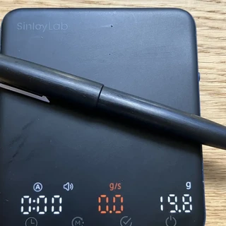 钢笔洇纸，先别换笔买贵纸：100g 厚纸照样洇，等式错在把克重当防洇、把锅全扣在笔上