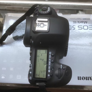 999的5D3刷屏、李现买相机都被骗:翻完回收商价单、5条翻车帖和平台成交份额,二手单反这轮崩价的真降价与坑,一次摆清