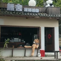 宏村线上94、塔川线上35、呈坎103：两个大人进三村要464元，先对完黄山这串10-12月免票半价窗口，再决定票买在哪一天