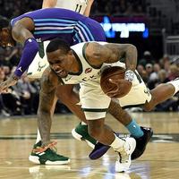 字母哥这球到底走没走步？NBA和FIBA的答案可能完全不同