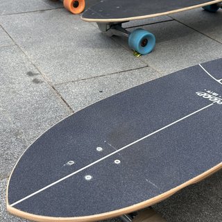 秋风一吹广场上全是陆冲：第一块板下单前，先把39.9元体验、600元国产、千元进口这三笔账算清，顺便终结“弹簧vs PU”之争