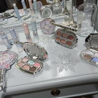 一觉醒来已经不卖了：花知晓十周年返场，最后一班车在线下