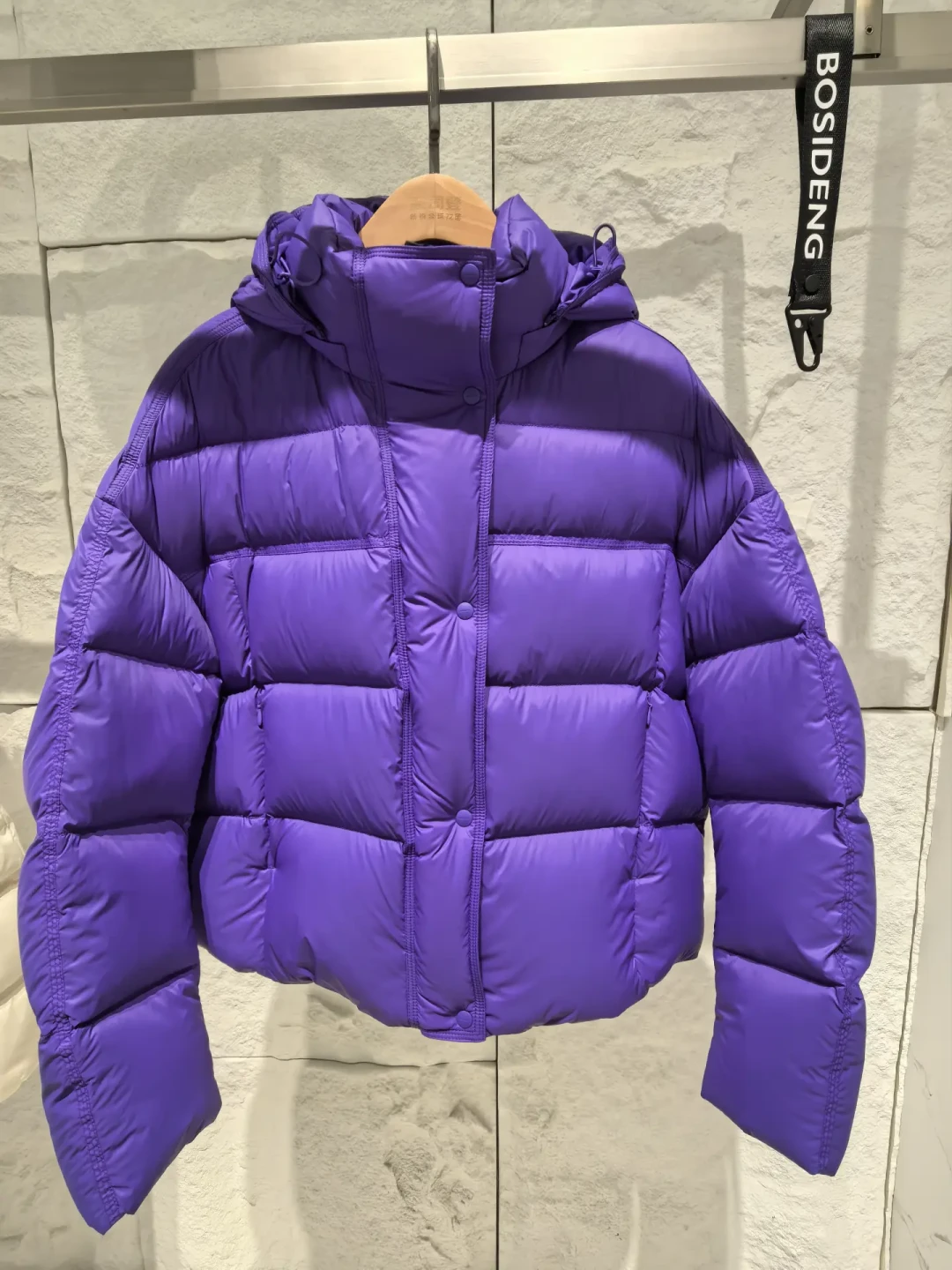 波司登这周在巴黎刷屏，可那件泡芙的到手价能差出1300元：双11前，先把这笔账算完