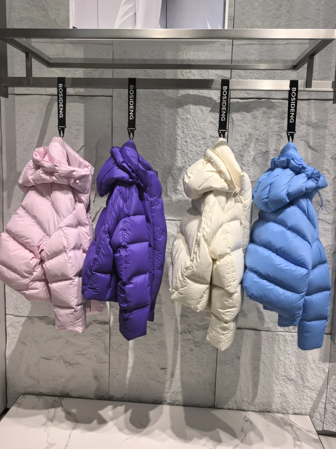 波司登这周在巴黎刷屏，可那件泡芙的到手价能差出1300元：双11前，先把这笔账算完