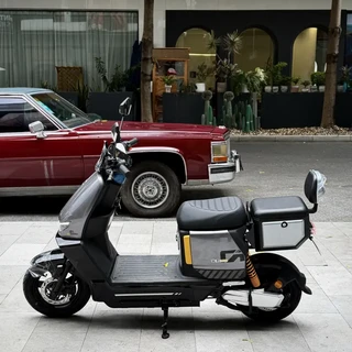 雅迪10.2亿买下'外卖神车'金箭，交割公告却还没来：给金箭车主兜底的写进了财报、没写进售后——翻完港交所公告、半年报、奥维数据和5平台20多条帖、几百条评论，售后、价格、版本、时机四笔账我算清了