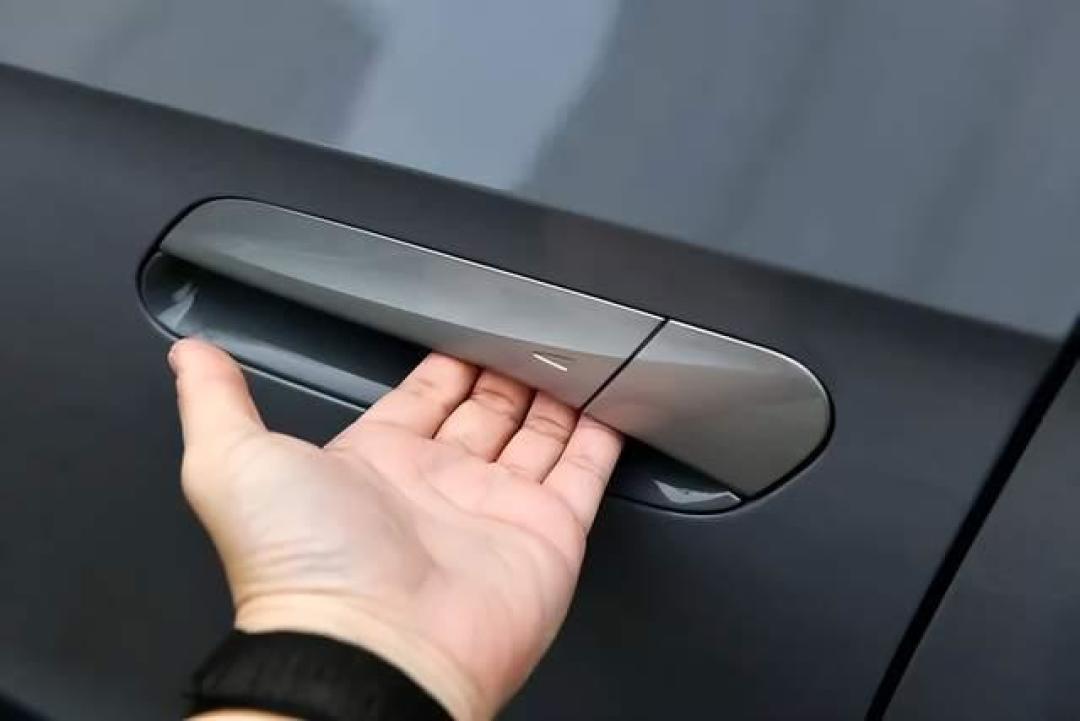 四部门动手终结「速成车」：隐藏门把手要凉，智驾广告不许再吹