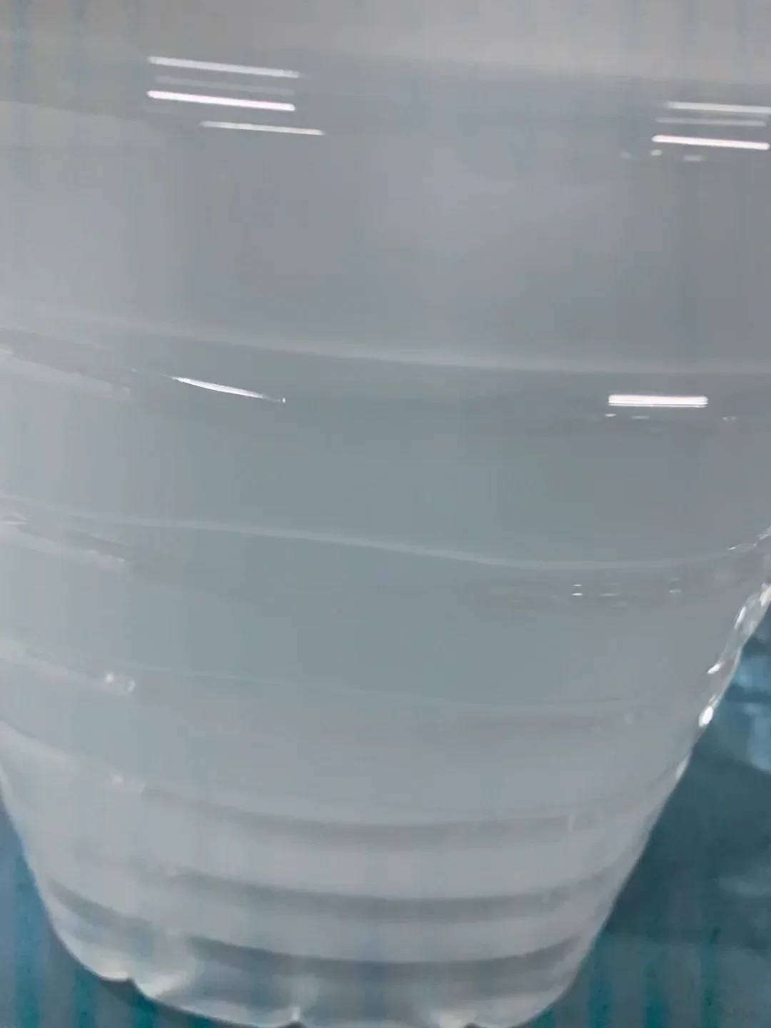 年轻人把白酒塞进冰箱:浑浊能消,被冻掉的香气回不来