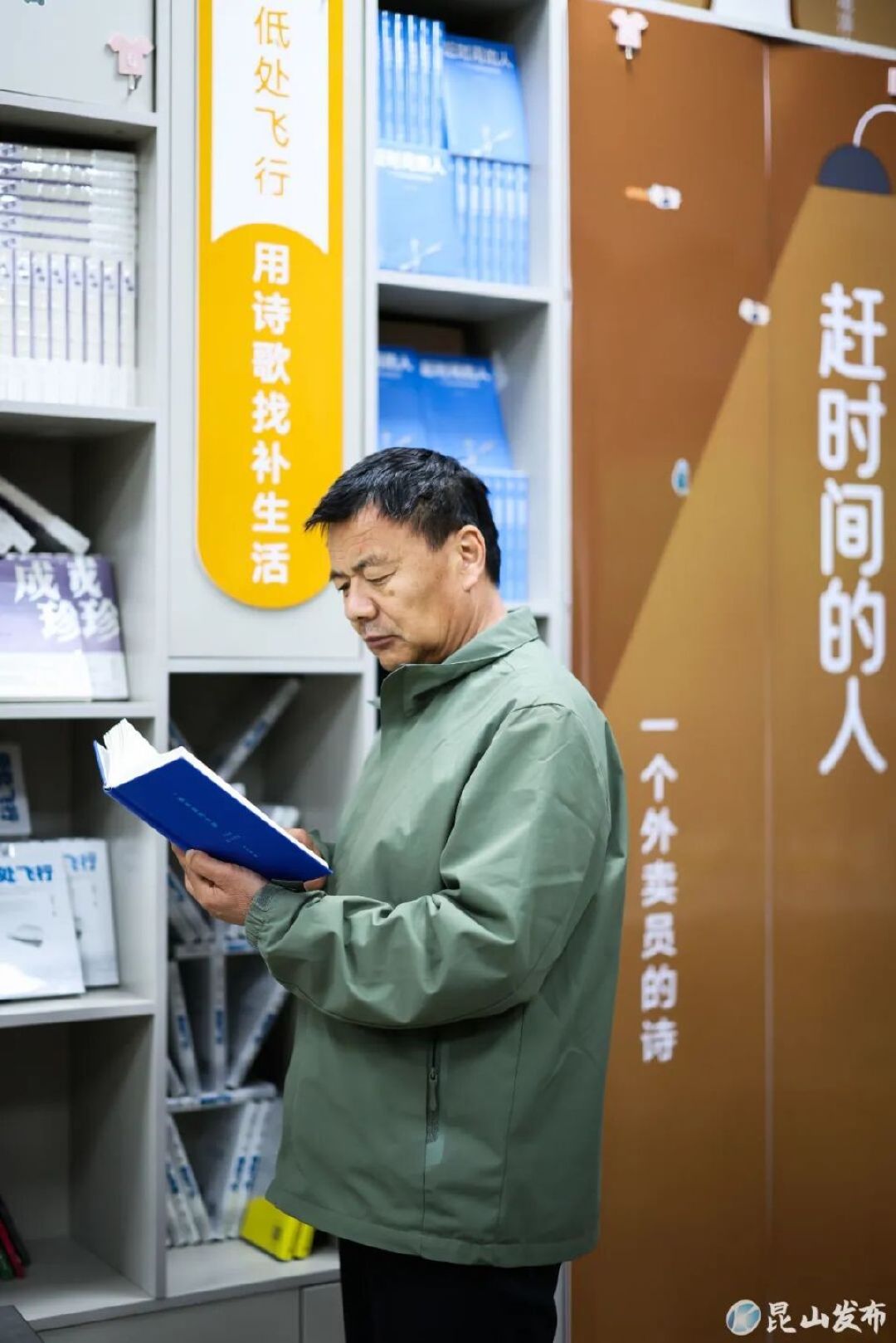领鲁奖前一天还送着2单外卖:王计兵这38年,业余写作者别只顾着感动