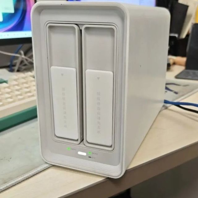 RK3568双3.5盘位+M.2硬盘位4+32G，可刷飞牛小巧省电。