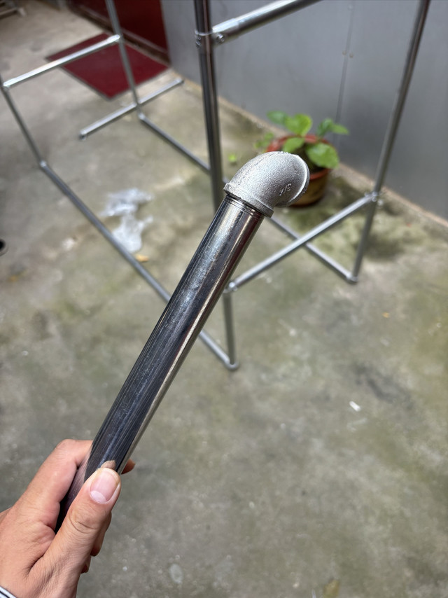 如今的工业真的克苏鲁，这么大的金属管晾衣架才几十块钱。