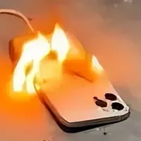闲置两个月的iPhone12 Pro Max充电突发爆炸，苹果官方回应来了！