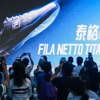 中网被FILA承包了半边屏幕：胜利夹克、苏珊裙、泰格鞋拆完一遍，谁是为打球买，谁是为排面买