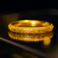 金价跌回8字头，大妈三宝的“出手考”：金镯按大盘卖、珍珠看折扣、丝巾归零，卖前先看你在哪买的
