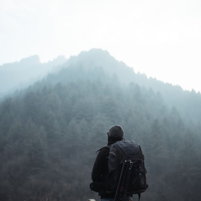 为什么中年人开始疯狂爬山？一次徒步，我和 6 个陌生人聊了聊