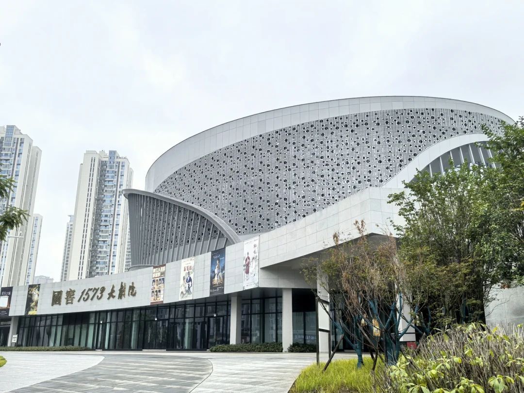 侯浪个唱官宣即售罄、排到明年6月、双人票50起:李克勤那晚救场之后,市场开始给“完整真唱”定价