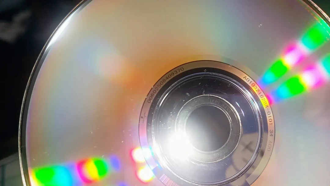 CD刚满44岁!家里那箱CD先别当废品出,三招认出首版