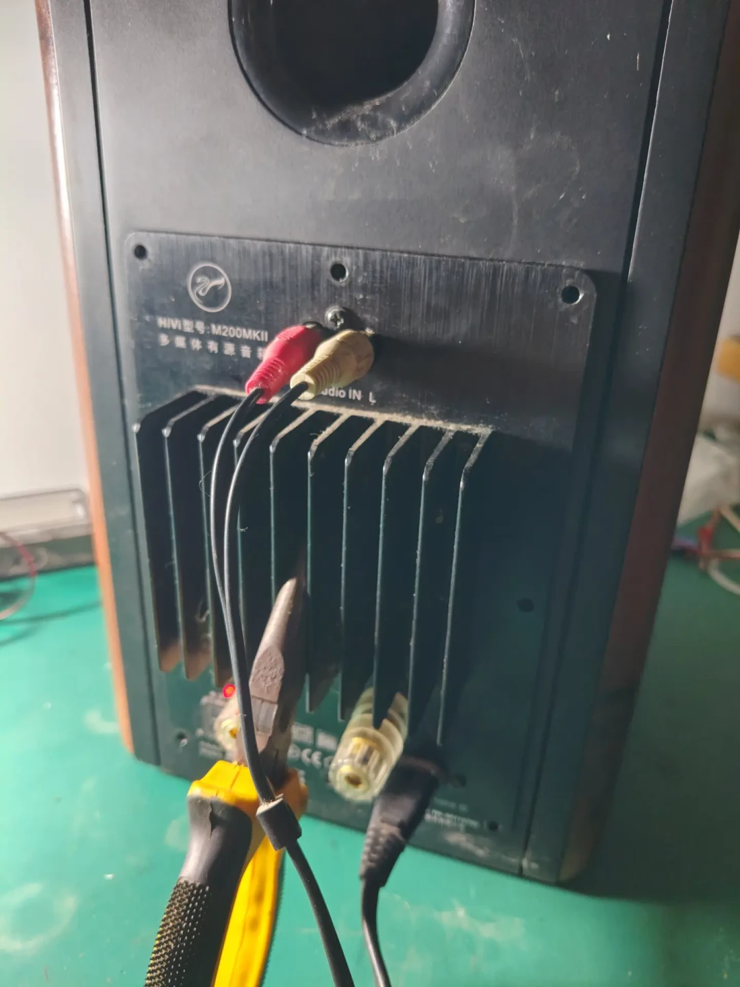 惠威M200MKIII+同型号挂着两种电路:维修连修5台、排线插反会烧板——双11前把版本账、故障账、修账、改无源账一次摆开