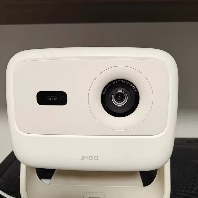 坚果今晚开售的N1Air第五代变焦版：光学变焦从3999元打到两千档，先按你家投距算一遍再激动