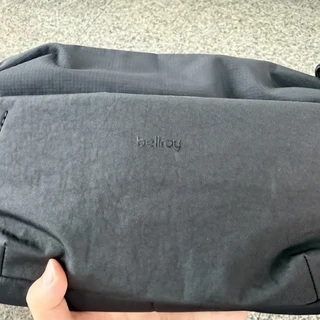 官方标 8 张实际装 6 张：Bellroy 钱包的装卡量、品控和渠道价差，双 11 前一次看完