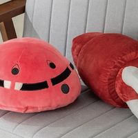 整条手臂伸进魔蟹钳爪里睡觉？万代这套夏亚魔蟹抱枕太懂打工人了