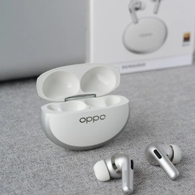 银白质感 CP 开箱：OPPO Watch X3 寰月钛 + Enco X4 柔白上手
