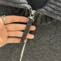 央视点名的"绵羊绒"风波还没降温，哥弟针织到了下单窗口：先别信话术，看懂吊牌那几行字