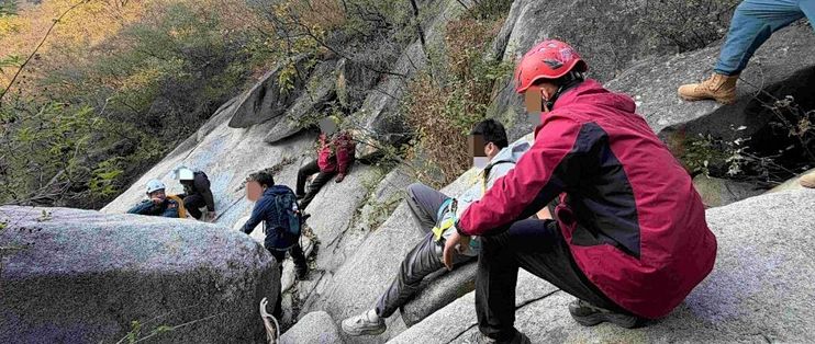 山野备忘录｜3个人、15小时、一条"看着不远"的野山：低估野山风险，消防连夜营救