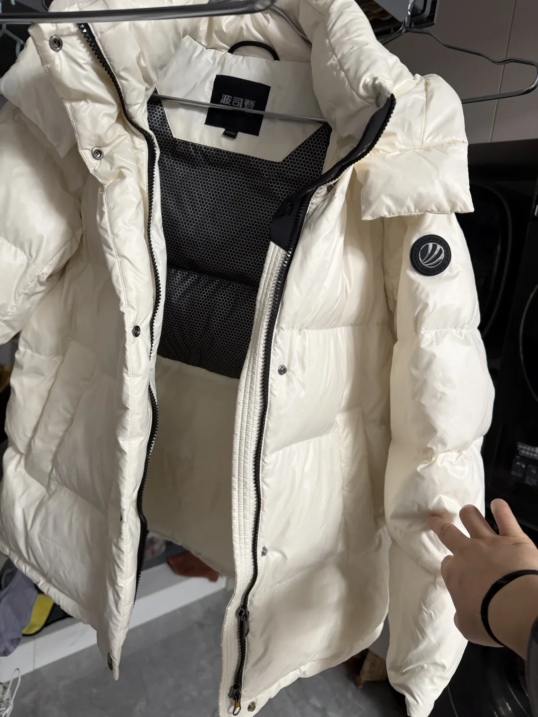 降温了,上千的波司登越洗越白:干洗毁涂层、返厂修有“三级色差”,这5条路到底走哪条
