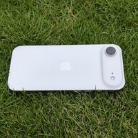 7999没人要，跌到和17只差100块后它突然“香”了：iPhone Air十三个月价格跳水全对账——官网逆势涨到8799、渠道价逼近5300档、二手价意外坚挺，Air 2还传明年春天就来，双11前颜值党、主力机党、等二代的各算各的账