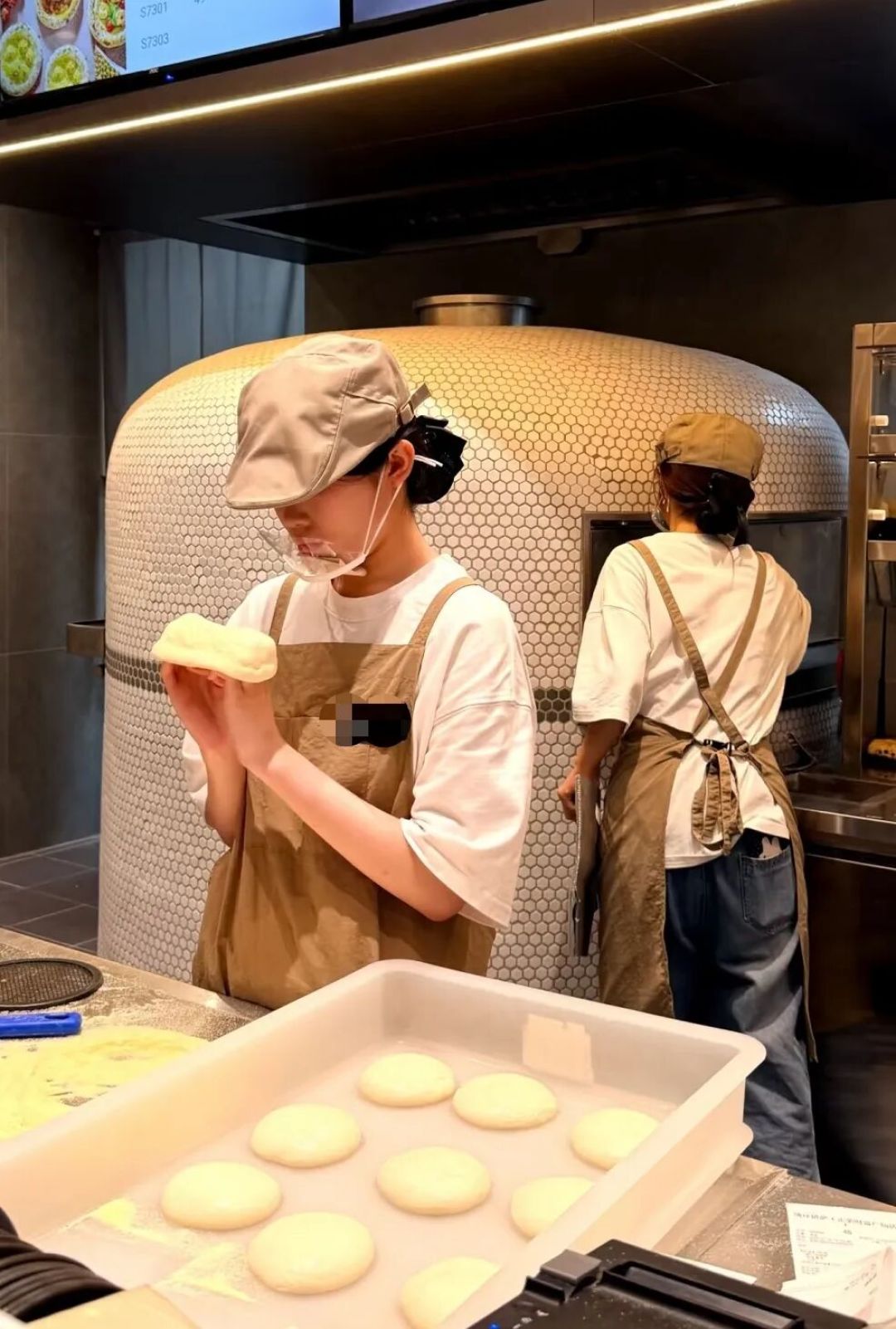 9.9元“豹纹”小披萨！塔斯汀杀入披萨赛道，中式汉堡打法能复制成功吗？