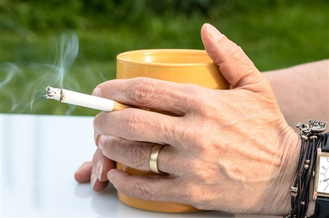 疯狂!硅谷AI研究员抽烟证明信仰:赌AI终能治好癌症