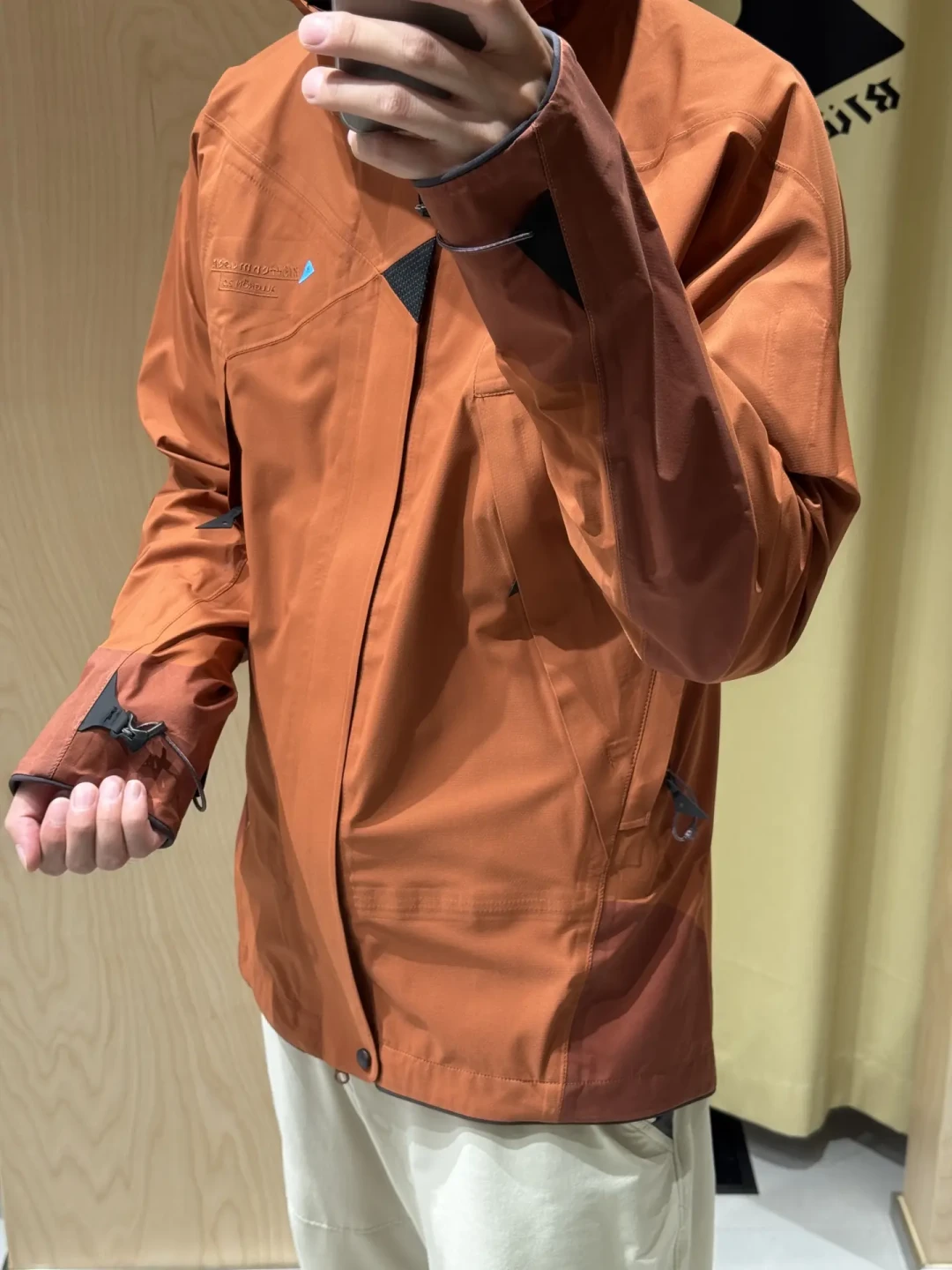 硬壳不像硬壳，软壳号称能扛钢丝球：鼠家今冬两张壳，你信哪边