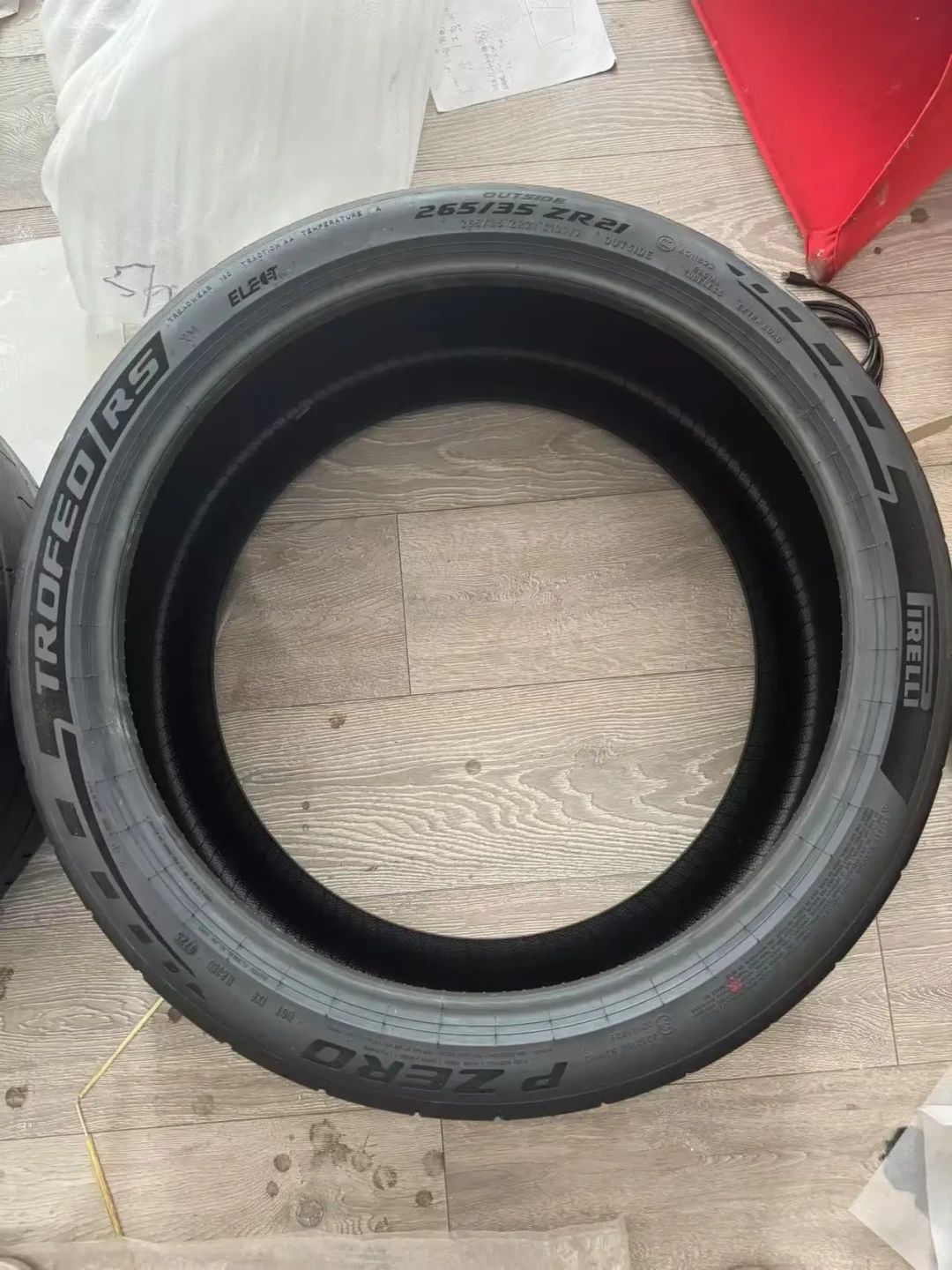 小米官宣YU7 GT赛道套装年内预售:倍耐力街胎+半热熔两套胎进包,付包钱前先看你有几个赛道日
