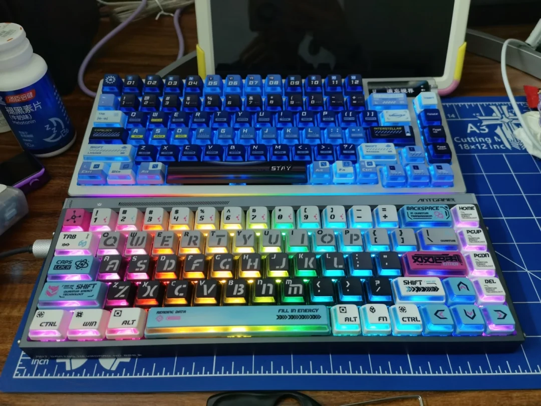 599的铝坨坨磁轴被300元档堵门口:蚂蚁电竞键盘双11值不值,我把399闲鱼价、漏光帖和送测疑云一起摊开了