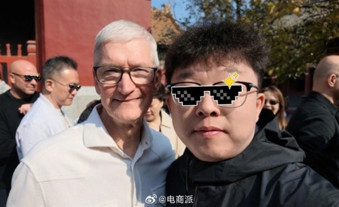 库克现身北京雍和宫游玩被偶遇 卸任后难得悠闲游览