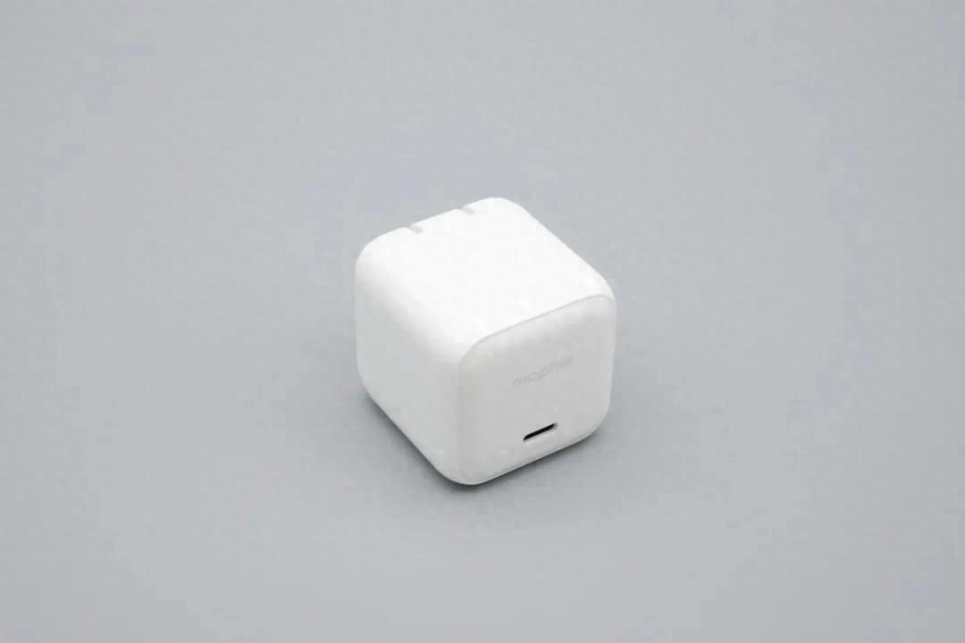 iPhone 18 Pro 的满血快充,不用花 329 块:实测旧充电头一样快