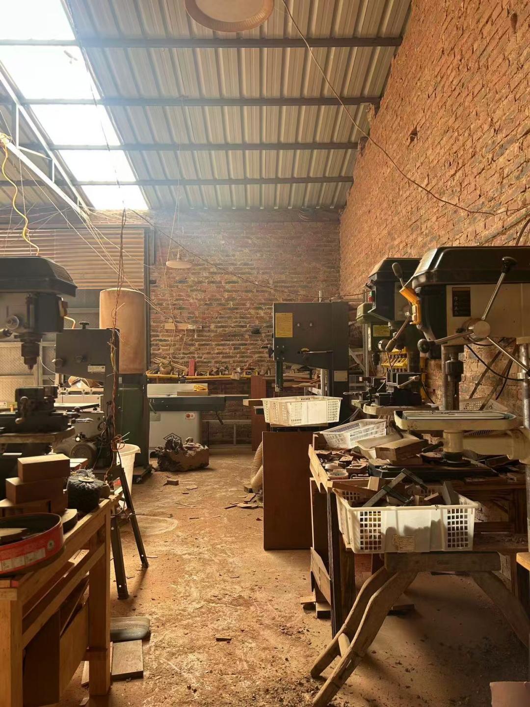 城市木工的第一张工作台,光轴、铝型材还是实木?三条路线算清账