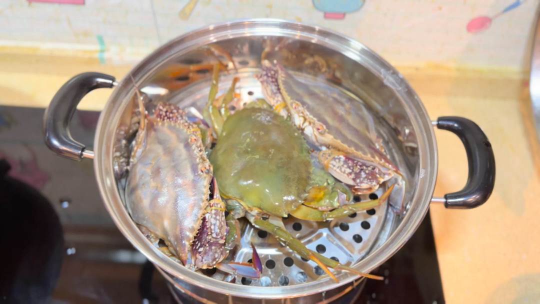 螃蟹越死越毒是真的吗?这话只对一半:10月买蟹,先别交
