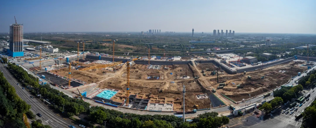 胖东来的工地上出现了吸尘器:65亿梦之城楼没盖好,已成行业教材