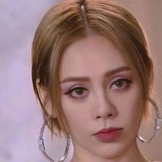 影后一个月刷200部短剧:宁静一句话,撕开AI漫剧的真面目