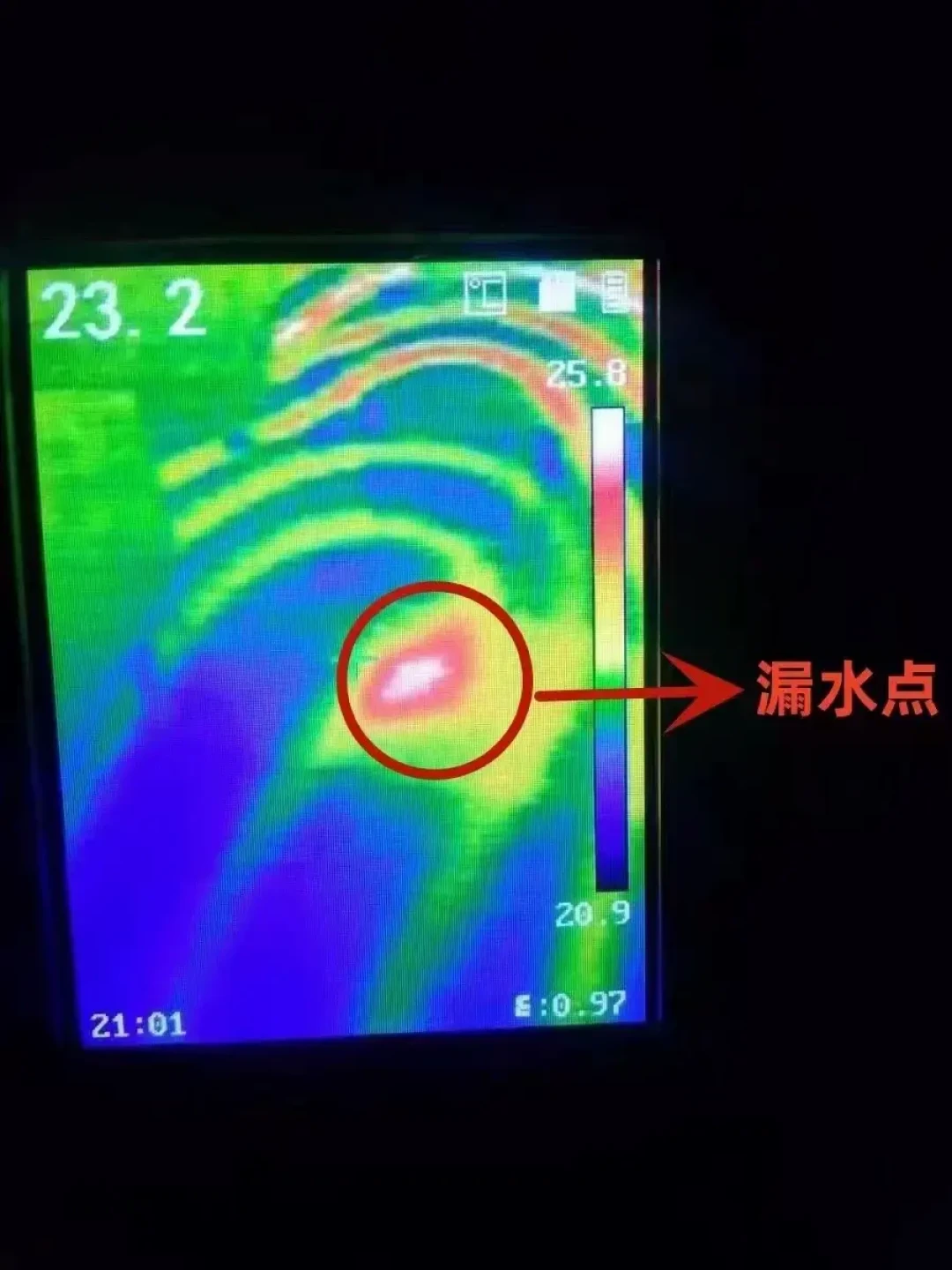 「连放屁都能拍」对上「对焦不准,最高温永远测不到」:翻完1408赞的辟谣楼、146赞93评的地板自诊楼、42条留言的256对384楼和3752赞的找蚊子楼,加上正在进行的这波双十一,我把家里的第一台热像仪拆成三笔账、一张三阵营段位表和四条红线