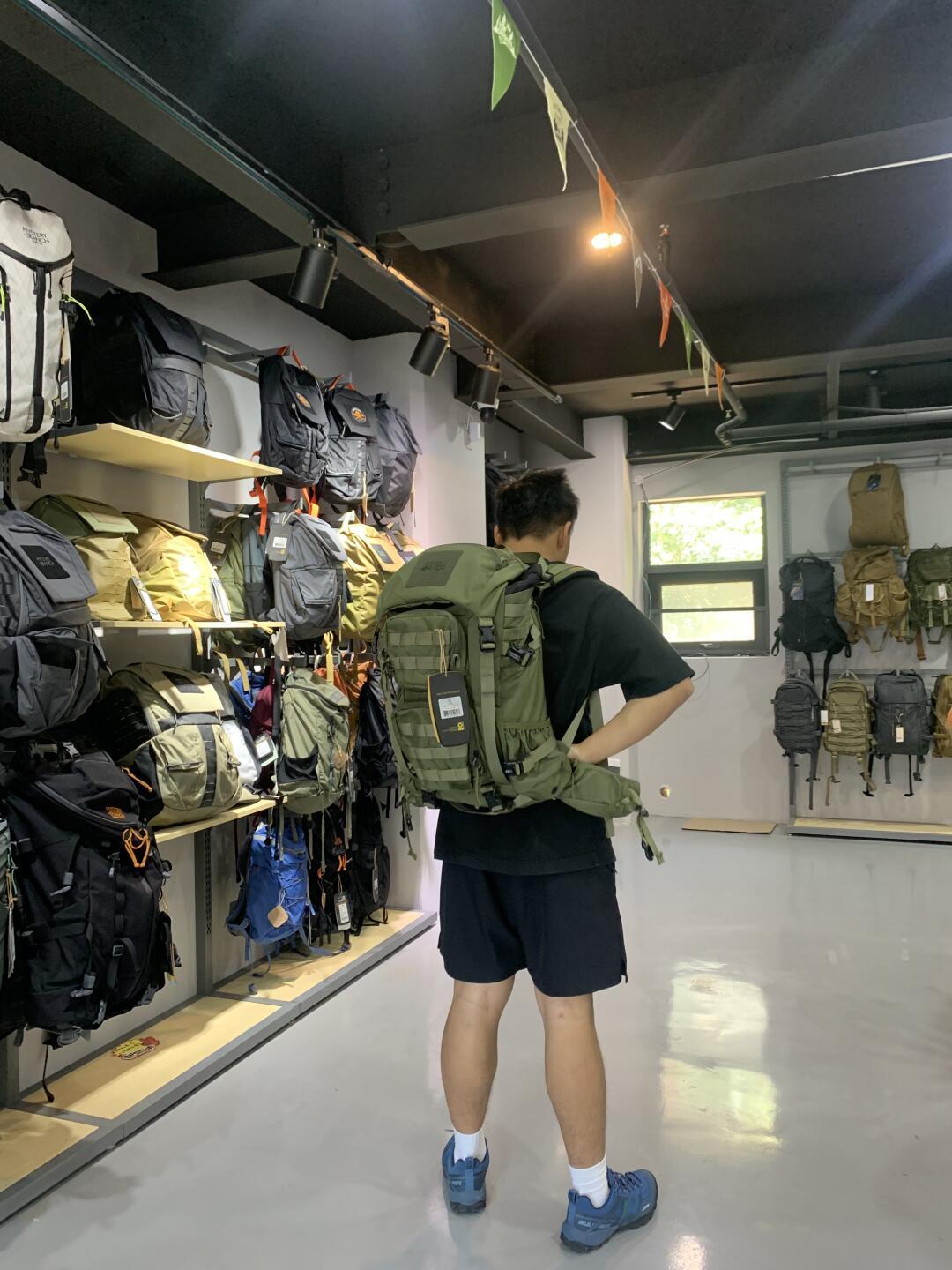 950蹲到的包现在1780成交:闪击Blitz的“末班车账”——先把停产证据链走一遍,再看价格曲线,最后决定上不上车