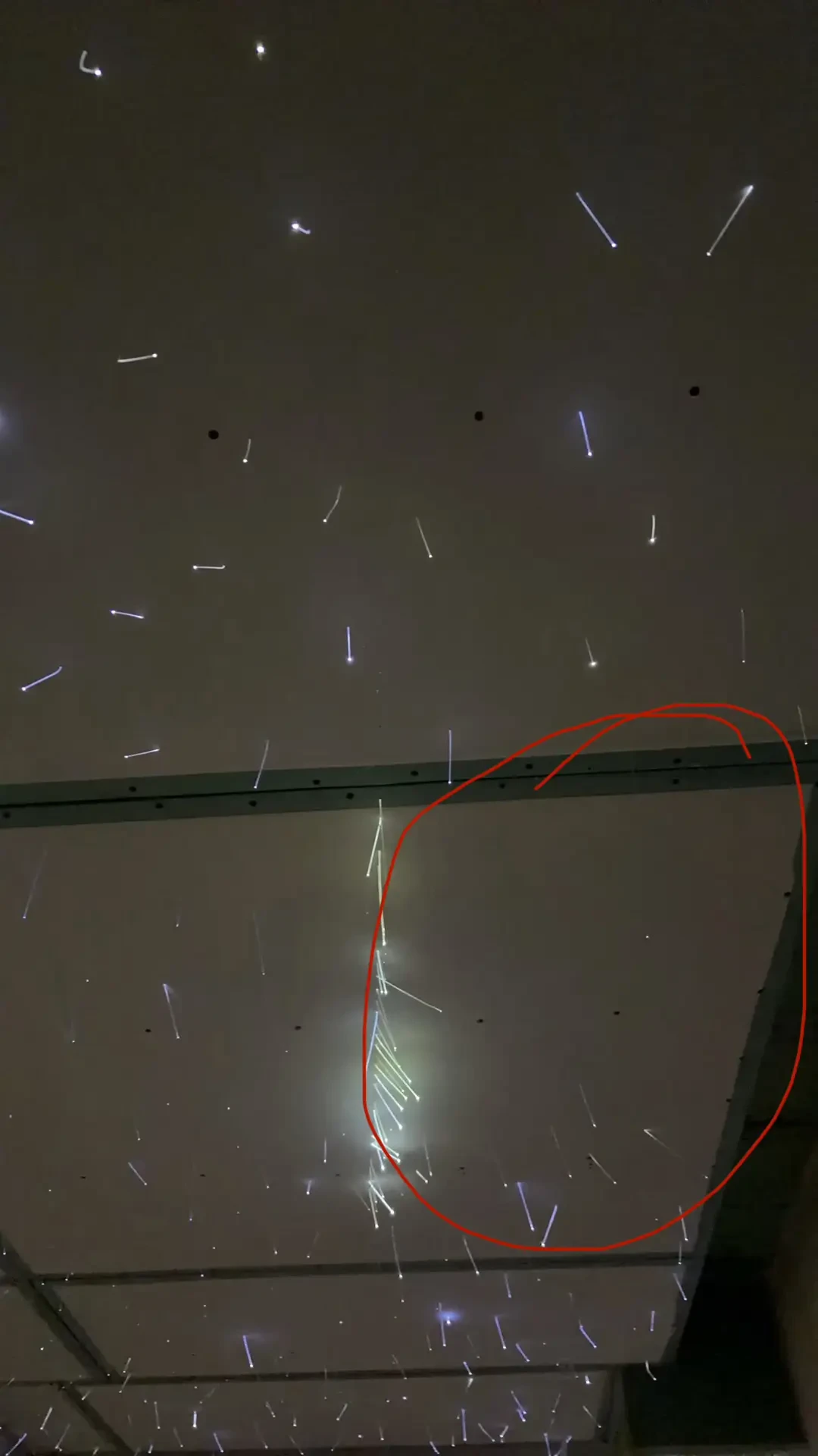 收藏1534次的影音室星空顶,评论区第一热评是“希望别新鲜三个月就吃灰”——我翻了四份翻车档案、五种工艺和一份178对298的报价单