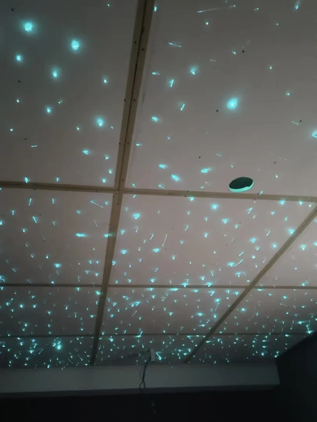 收藏1534次的影音室星空顶,评论区第一热评是“希望别新鲜三个月就吃灰”——我翻了四份翻车档案、五种工艺和一份178对298的报价单