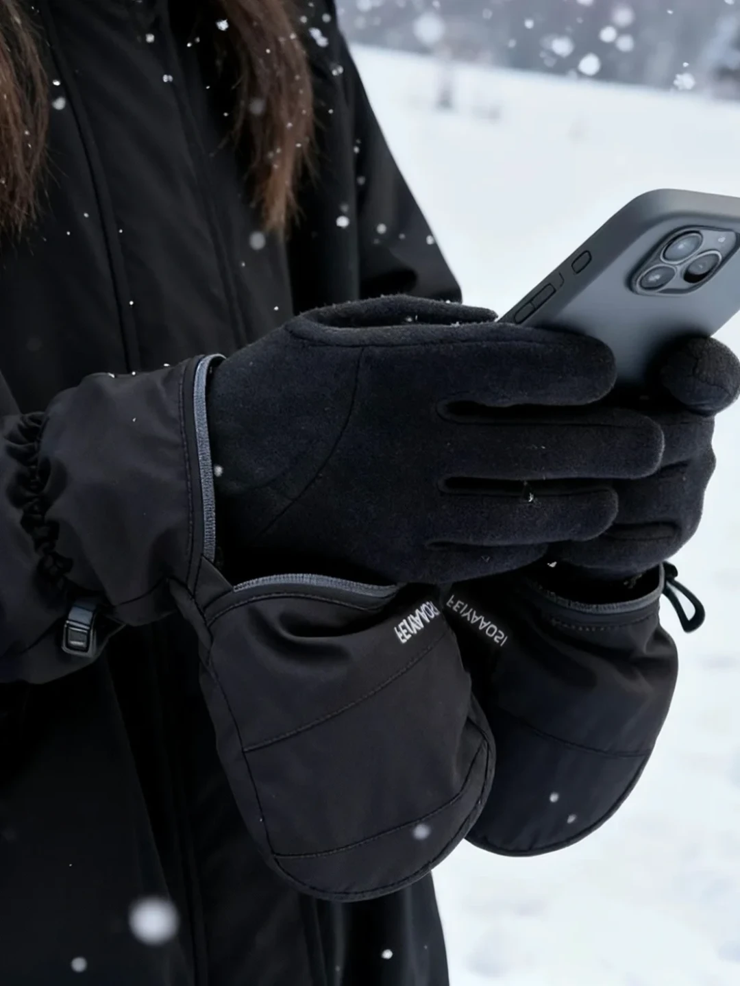 可可托海开板了,冲锋衣到底能不能直接上雪道?拆完10篇雪服帖的1100+条评论:先认三道坎,再算租、买、凑三笔账