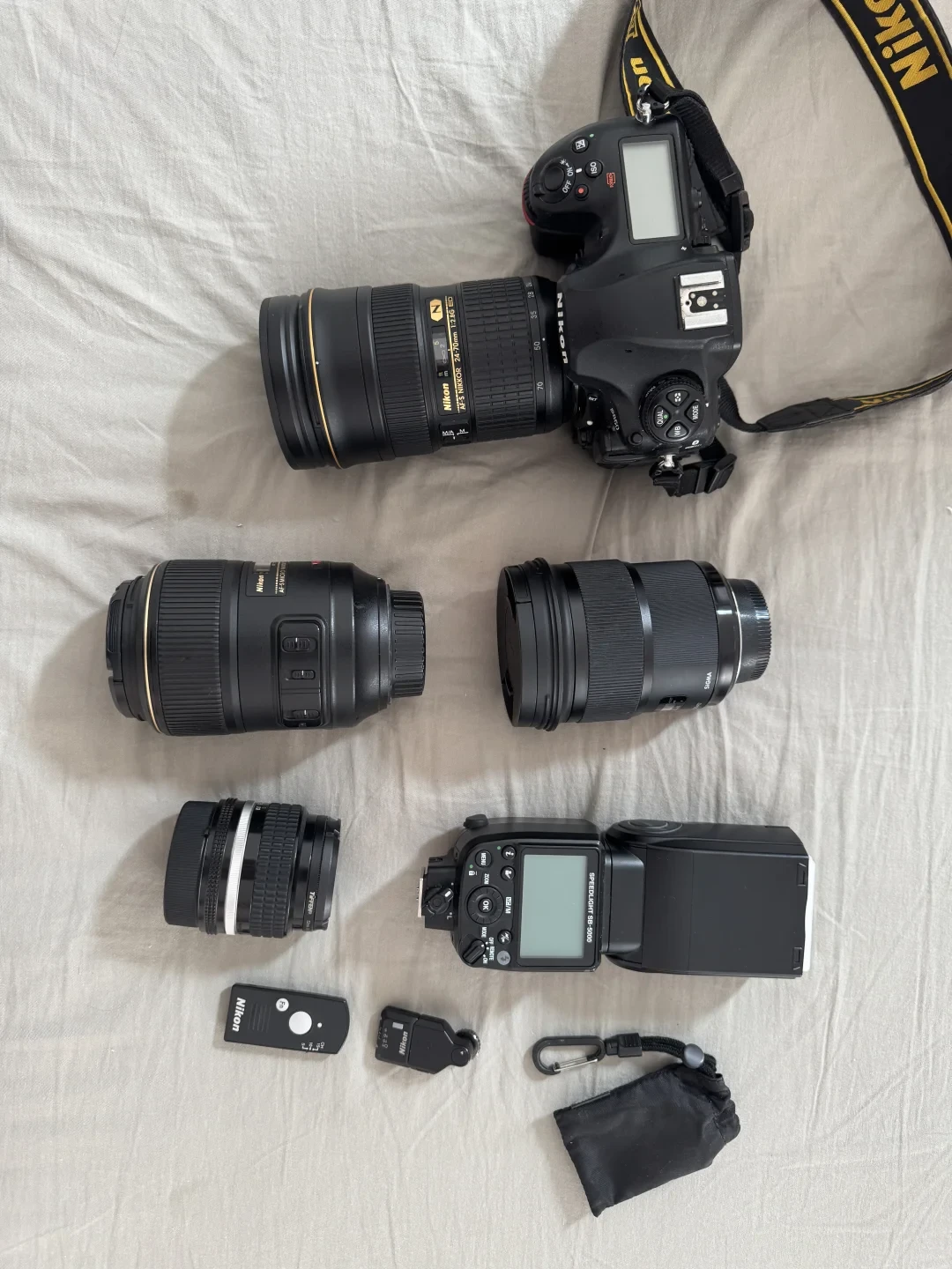 「EF 50/1.2L 箱说全跌到 3000」撞上「转接上 Z8 当场祛魅」:双11 定金夜,转接捡漏党把价梯、环、验货这三本账对完再交钱