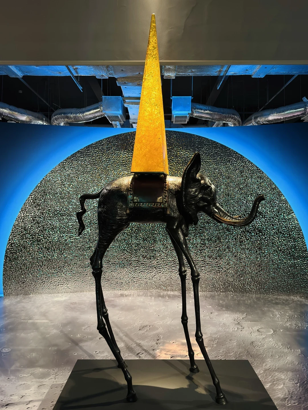 「5万赞的看展是低成本审美积累」撞上「118元达利展三无展签」:闭展潮顶上来艺博季,11月付门票前,先把价梯、踩雷率、日历这三本账对完